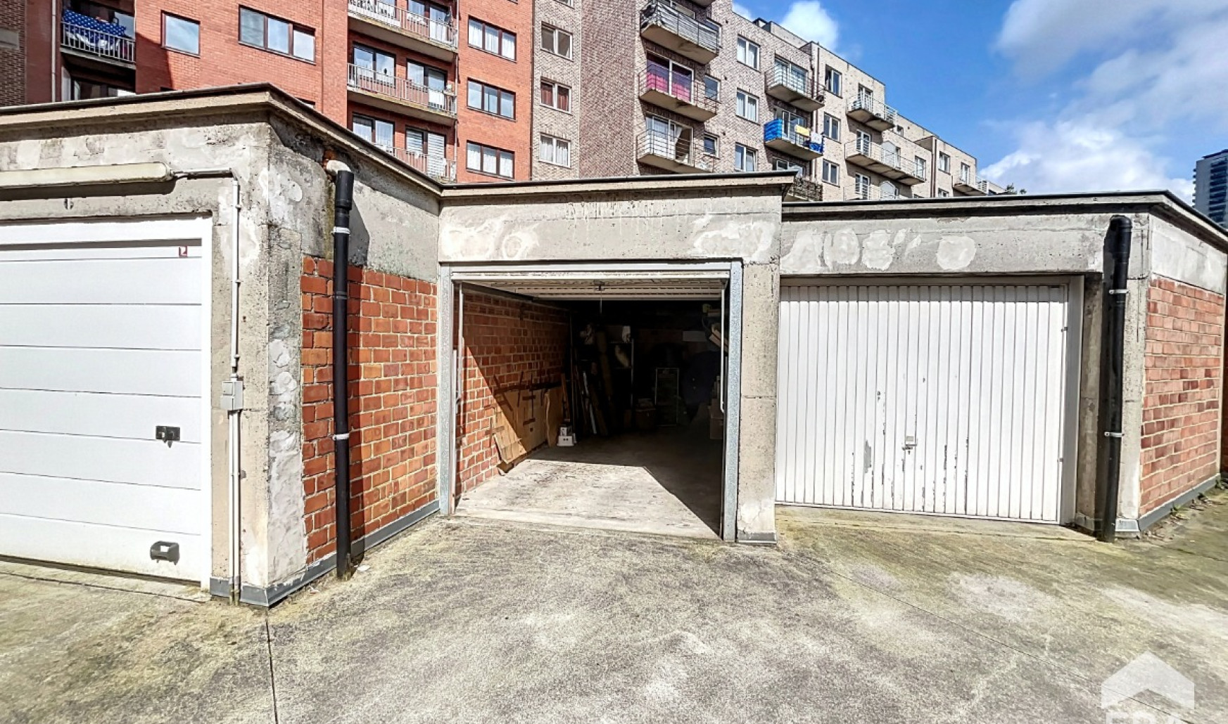 Garage box - Edmond Machtens € 30 000 | ERA